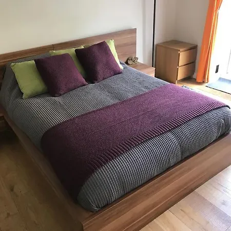 Spacious Southbourne Flat Sleeps 5 Perfect For Families And Groups-2